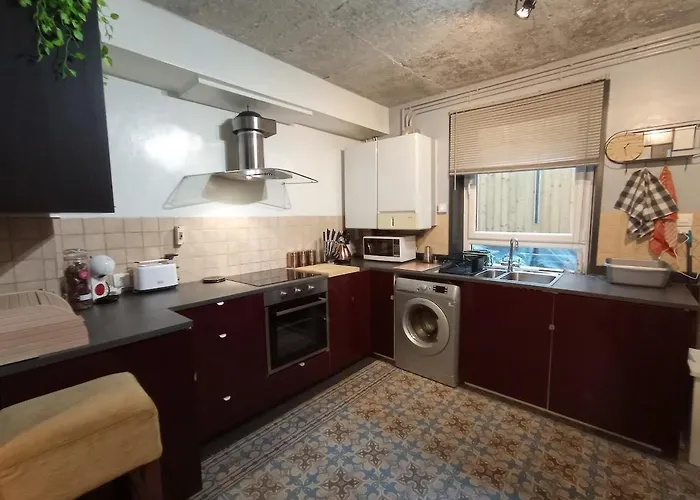 Maison 4 Avec Cour Proche Centre & Σπίτι διακοπών *
