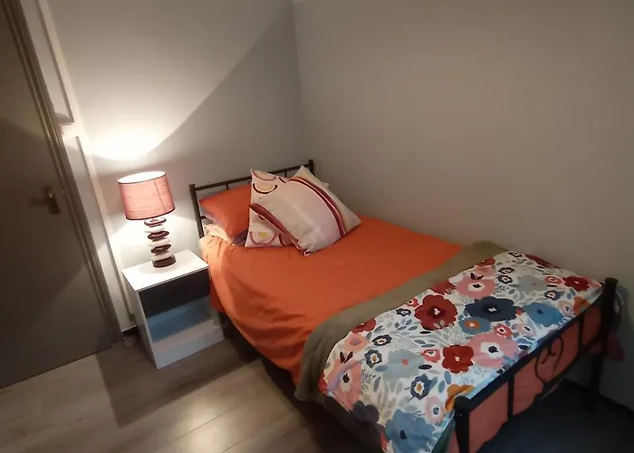 Maison 4 Avec Cour Proche Centre & Vakantiehuis *